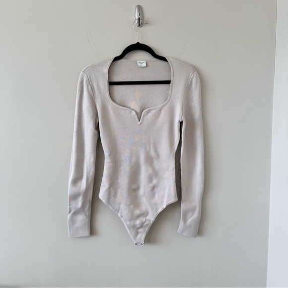 Ambercombie & Fitch- Cream Knit Sweetheart Neckline Long Sleeve Bodysuit - Picture 2 of 9